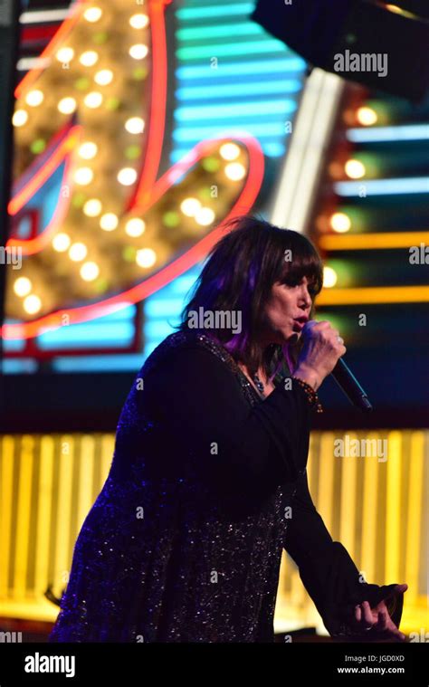 Singer ann wilson hi-res stock photography and images - Alamy