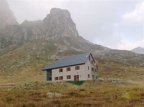 Rifugi E Siccit Sulle Alpi Occidentali C Chi Sceglie Di Aprire In