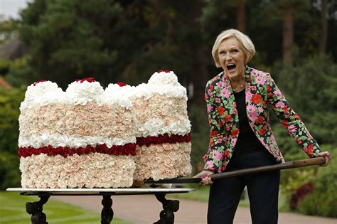 Its The Great British Rake Off Celebrity Tv Cook Mary Berry Opened The Rhs Wisley Flower Show