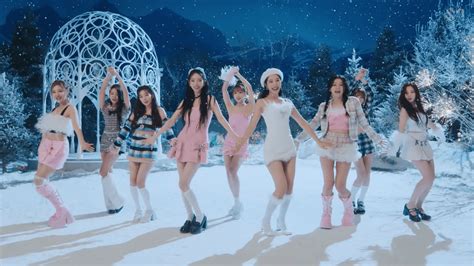 Watch Red Velvet And Aespa Shine With Beautiful Christmas