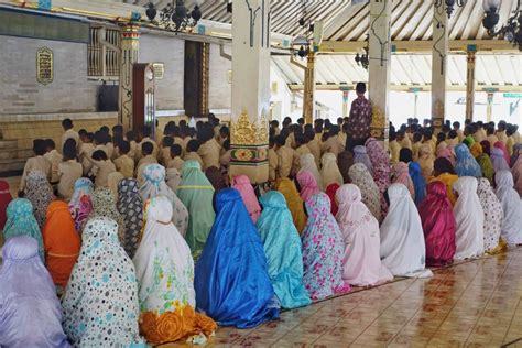 Pengertian, Tata Cara dan Bunyi Doa Sholat Tarawih - Umroh.com