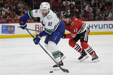 Garland Joshua Lead Soaring Canucks To 4 2 Win Over Sliding Blackhawks Cloverdale Reporter