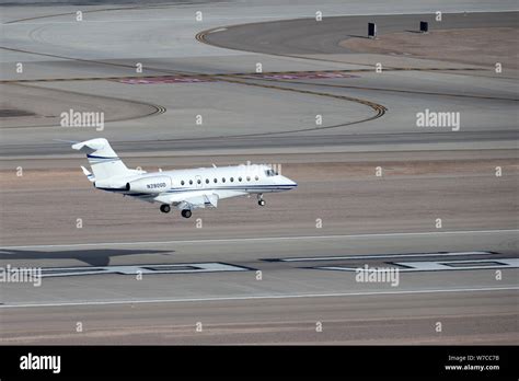 Gulfstream G280 Luxury Business Jet N280gd On Approach To Land At Mccarran International Airport