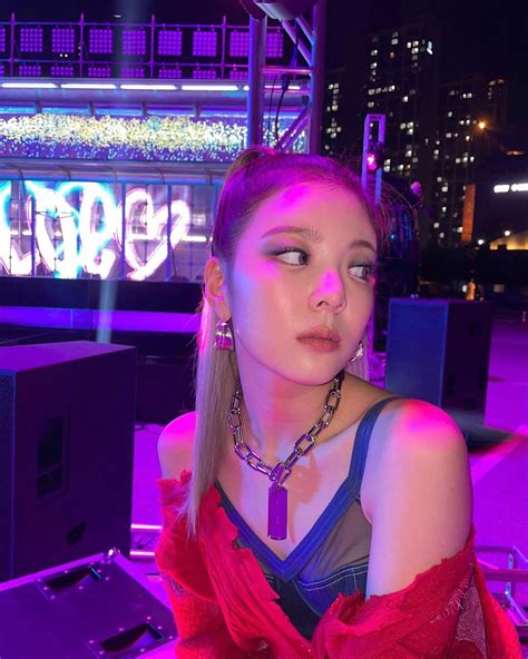 Itzy Stagram On Twitter Loco Behind The Scene Pics Itzy