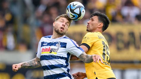 Fu Ball Liga Der Msv Duisburg Verabschiedet Sich Mit Einer Hohen