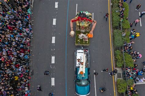 Las Im Genes De La Lluvia Color Y Baile Del Megadesfile De D A Muertos