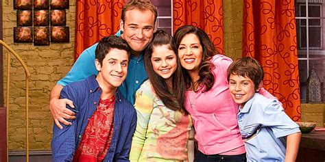 Disneys Wizards Of Waverly Place Reboot Is Nailing 1 Dynamic From The