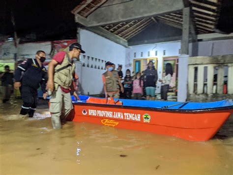 Hujan Deras Perumahan Karangpucung Permai Purwokerto Terendam Banjir