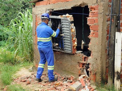 G1 Defesa Civil Interdita Casas Risco De Desmoronamento Em