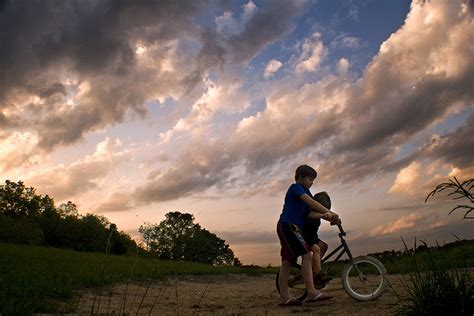 #127 Little kids on bikes – 1000 Awesome Things