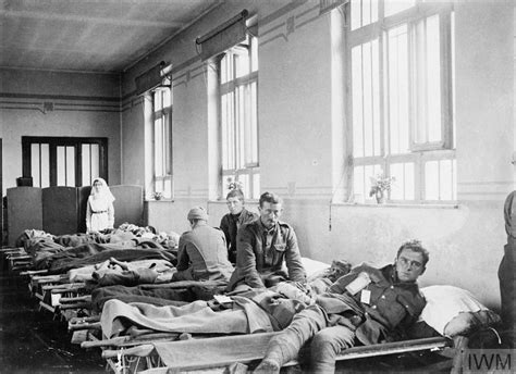 MEDICINE DURING THE FIRST WORLD WAR CASUALTY CLEARING STATIONS