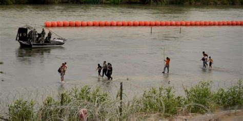 México protesta por instalación de muro flotante en Río Bravo El