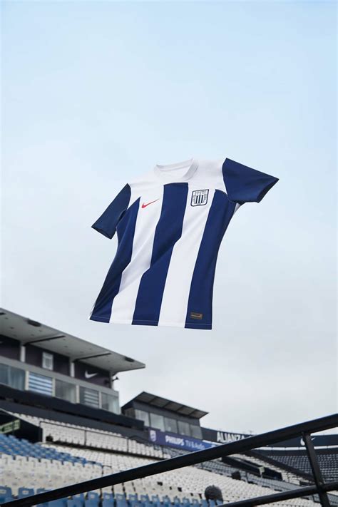 Alianza Lima presenta camiseta inspirada en su tradición para la