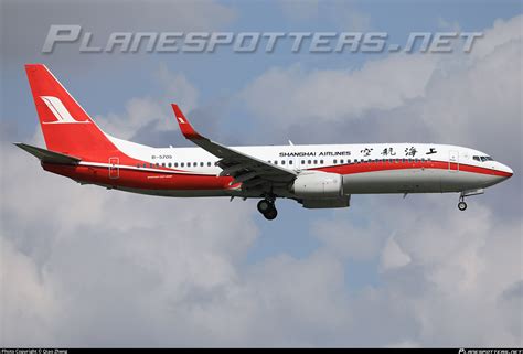 B 5705 Shanghai Airlines Boeing 737 89P WL Photo By Qiao Zheng ID