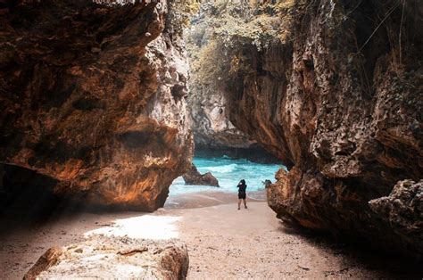 Pantai Suluban Surga Tersembunyi Bagi Peselancar Dan Penikmat