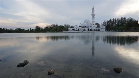 Beautiful sunrise timelapse at Darul Quran Mosque or also known as ...