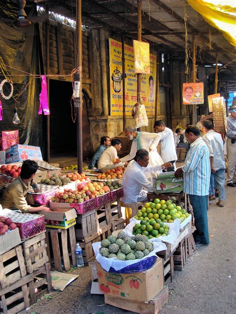 Vendors At Chor Bazaar Street Market In Mumbai India Encircle Photos