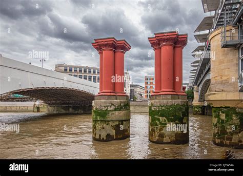 London England Uk July From Thames River Oxblood Red