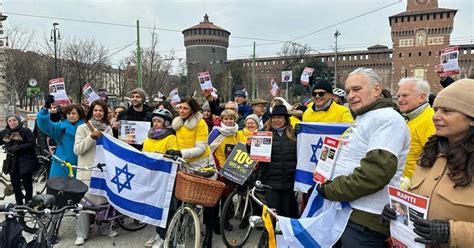 Anche A Milano La Pedalata Per Gli Ostaggi Israeliani A Gaza Proteste