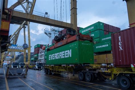 Terminal Petikemas Surabaya Layani Tiga Servis Baru Pada Awal