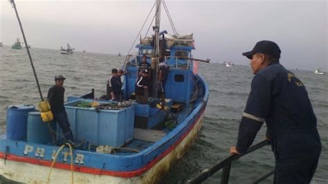 Hallan Embarcación Con Seis Pescadores Tras Estar Desaparecidos Rpp