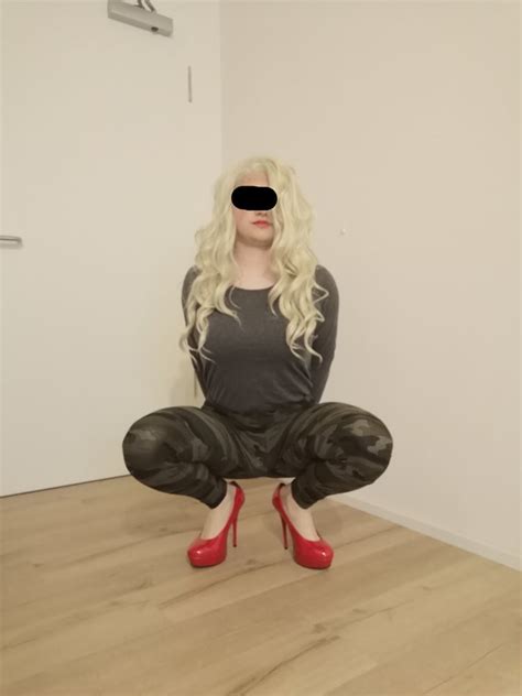 Blonde In Camo Leggins 21 Pics XHamster