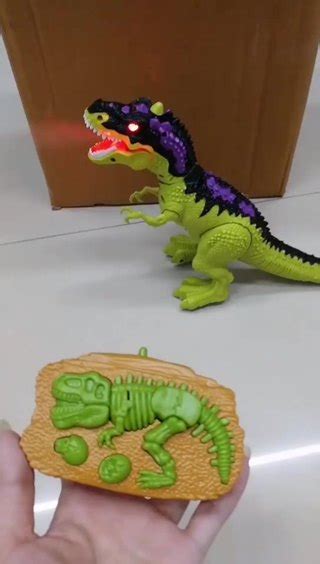 Brinquedo Dinossauro Anda Solta Fuma A De Controle Remoto Emite Som E