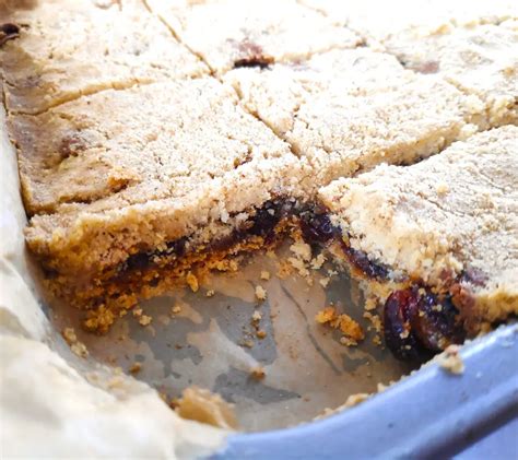 Easy Mincemeat Traybake Crumble Slices Recipe