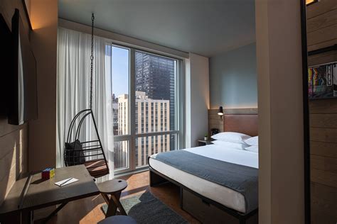 Lower Manhattan Hotel Rooms | Moxy NYC Downtown