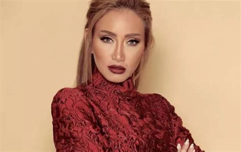 بالفيديو ريهام سعيد تبكي في برنامجها بعد عرض صور لها قبل وبعد عملية