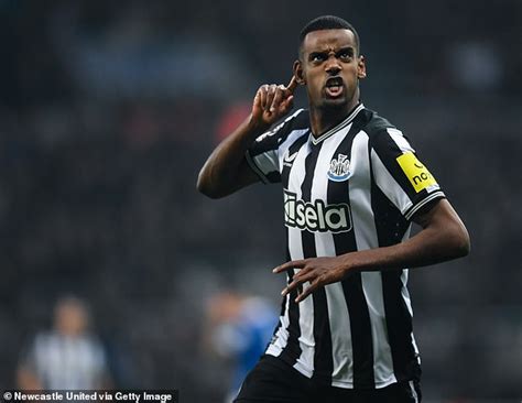 Alexander Isak Nets In His Fifth Consecutive Home Game To Put Newcastle Ahead Of Everton At St