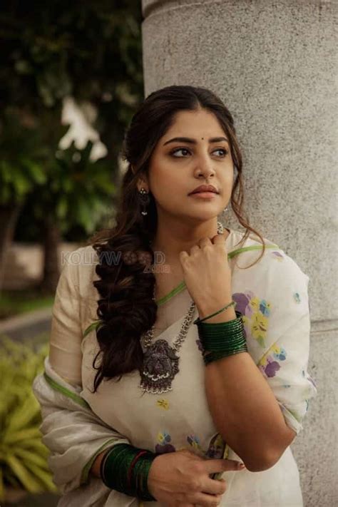 Beautiful Manjima Mohan Onam Saree Photos 07 244686 Kollywood Zone