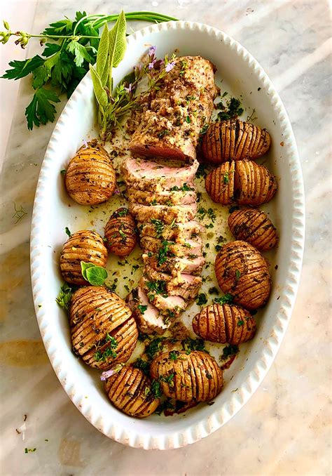 Filetto Di Maiale In Crosta Di Erbe Estive E Patate Hasselback