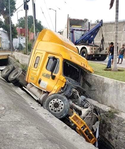 Mala Maniobra Provoca Accidente En Libramiento Sur Apanews