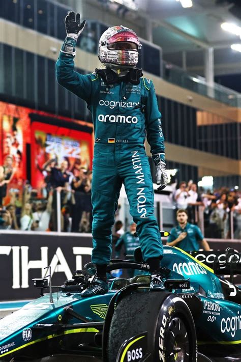 Sebastian Vettel Waving F1 Goodbye 2022 Abu Dhabi Gp Abu Dhabi Grand