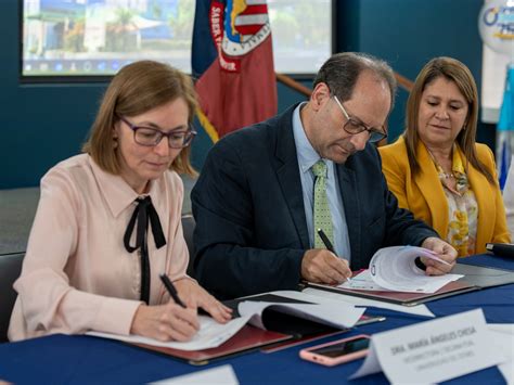 Centro M Dico Y Universidad Del Istmo Firman Convenio Para Fortalecer