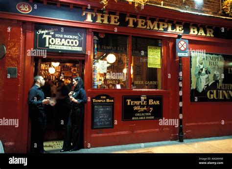 Couple standing at door of Temple Bar Pub Temple Bar district Dublin ...