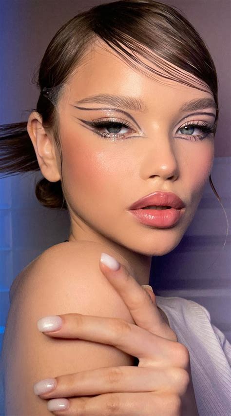 49 Incredibly Beautiful Soft Makeup Looks For Any Occasion Shimmery