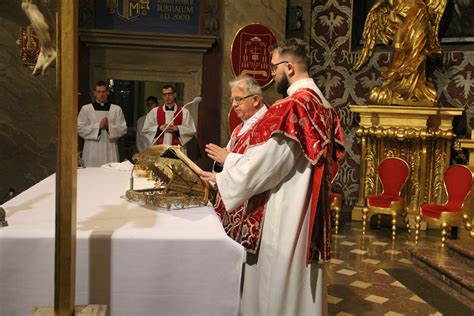 Liturgia Wielkiego Piątku w bazylice katedralnej Wyższe Seminarium