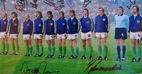 Fußball Weltmeister von 1974 verewigen sich auf einem Foto