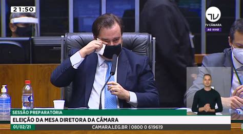 Rodrigo Maia chora em discurso final como presidente da Câmara dos