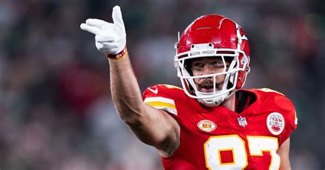 Travis Kelce Responds To Aaron Rodgers Mr Pfizer Comment