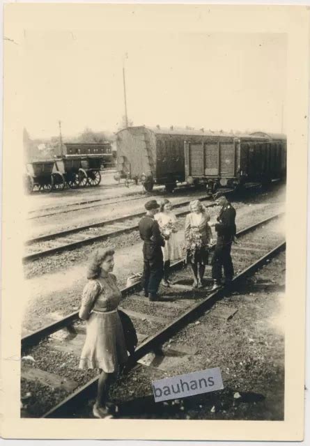 Foto Aus Nachlass Panzer Rgt B Blingen Soldaten Frauen Bahnhof