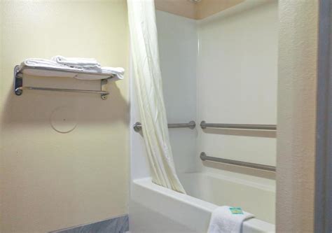 21 BEST Hotels with Jacuzzi in Room in Rockford ️ 2025