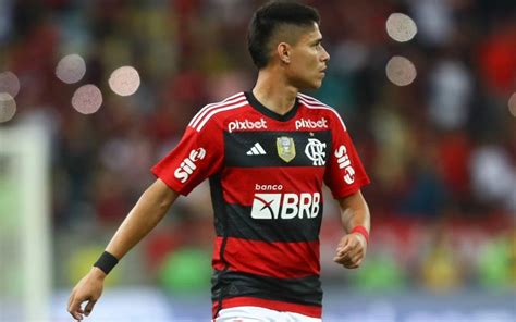 Luiz Ara Jo Ganha Espa O No Flamengo E Vira Carta Na Manga De