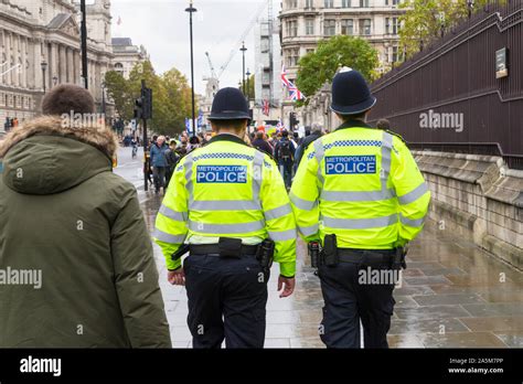 Metropolitan Police Patrolling Policemen Hi Vis Jacket Police