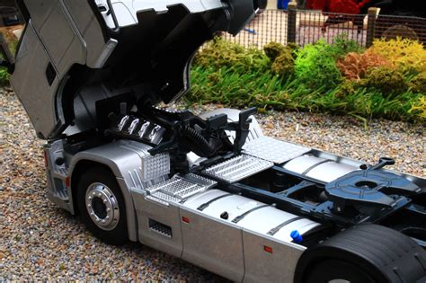 Mm2014 06 01 Marge Models Scania R500 Series 4x2 Lorry Silver In Claas