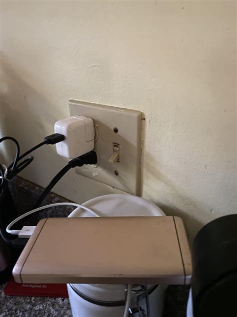 Do outlets just stop working? : r/HomeImprovement