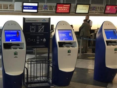 Digital Signage Am Airport KLM Und Air France Installieren 765 Neue