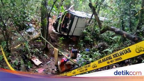 11 Korban Luka Bus Masuk Jurang Sarangan Masih Dirawat Di Rswn Semarang